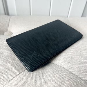 Louis vuitton epi leather bifold wallet
